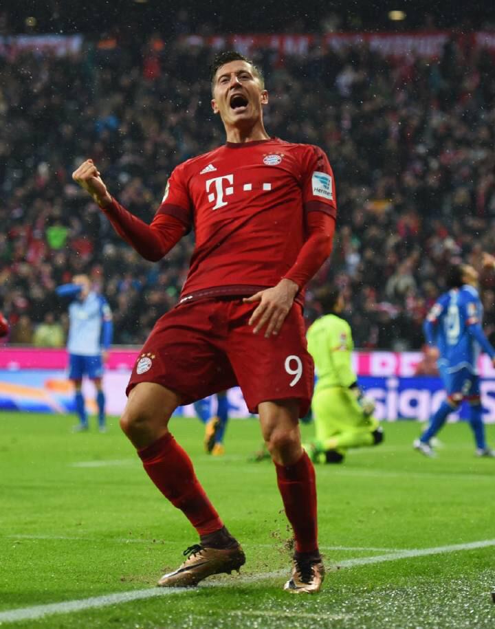 拜仁鏖战阿根廷，莱万关键制胜