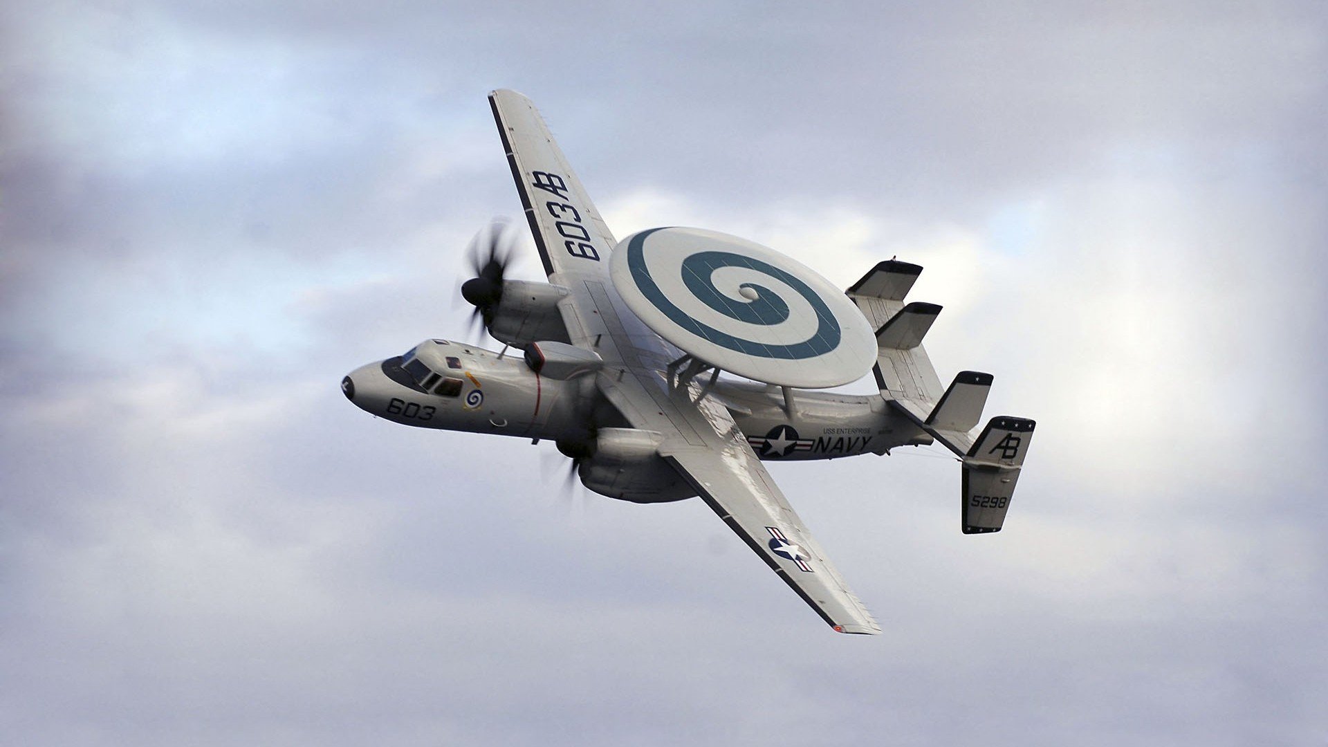 阿布扎比闪电,红牛极限翻盘,新星皮亚斯特里改写结局